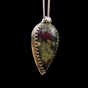 pendentif artisanal argent 925 jaspe sang du dragon style brut talisman