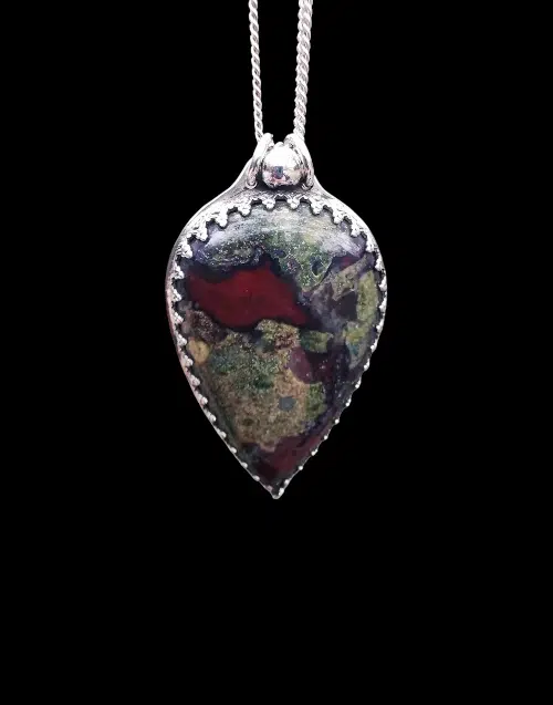 pendentif en argent 925 avec jaspe sang du dragon talisman confiance et force
